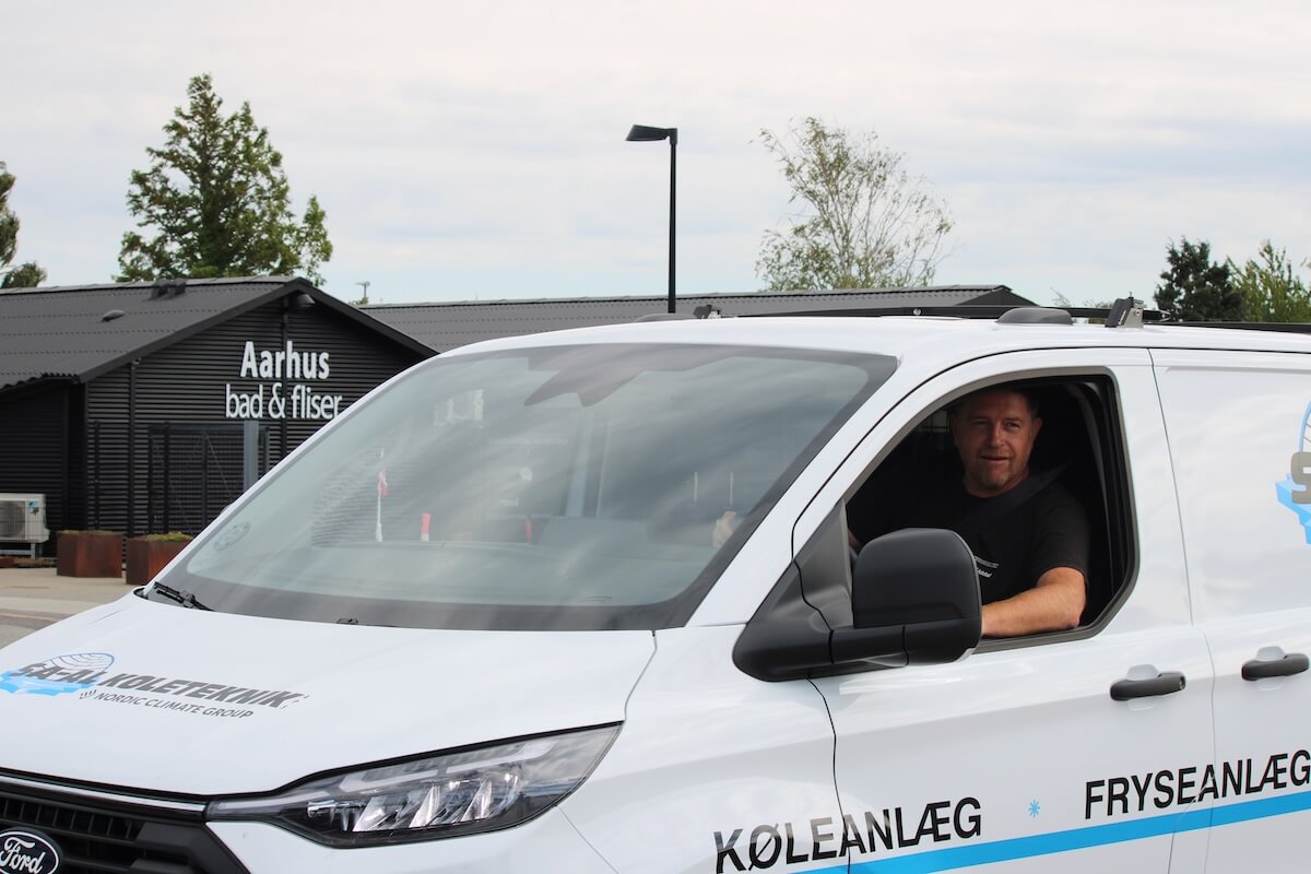 SA-AL Køleteknik ansat i firmabil
